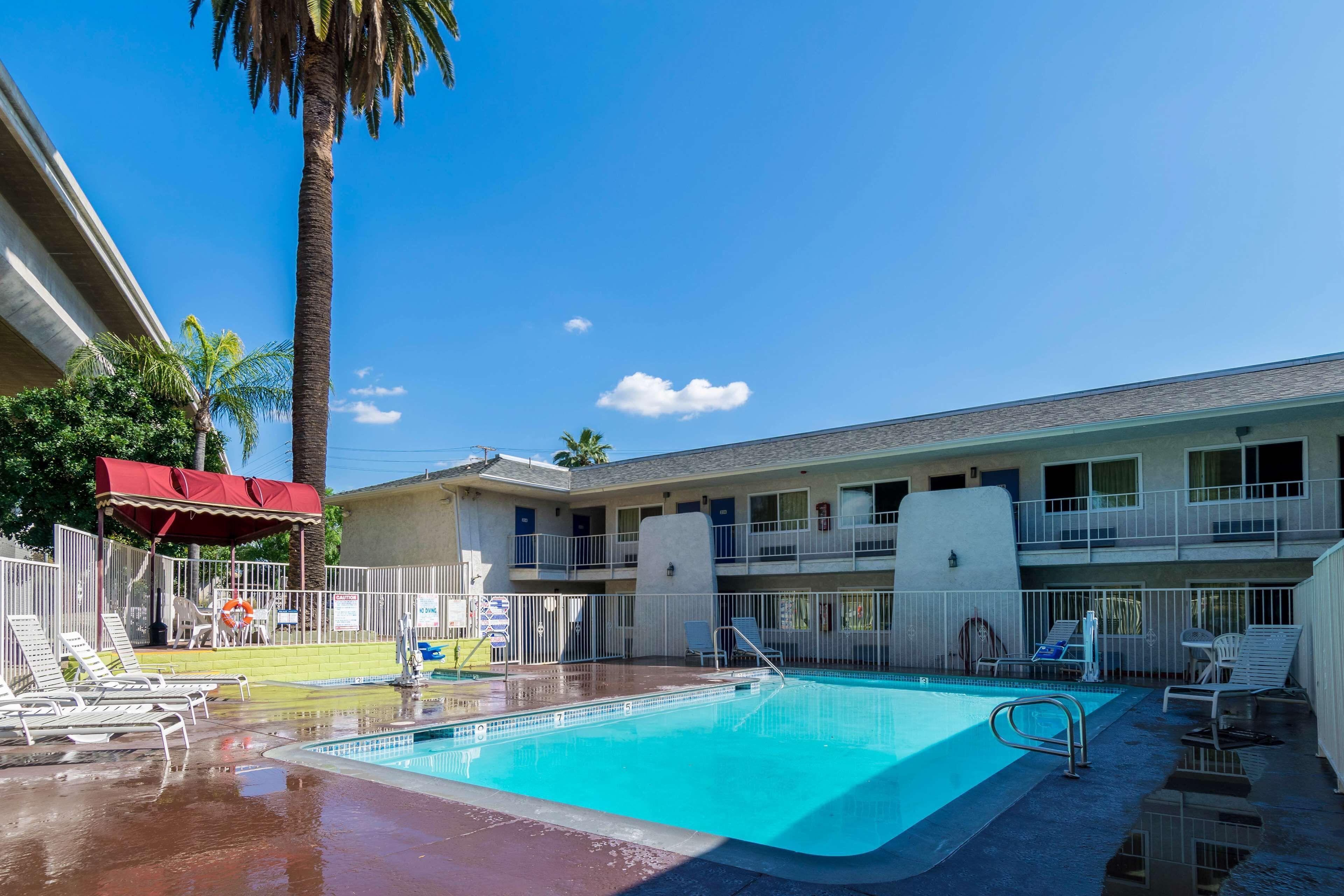 4 Airport Hotels Near Redlands Recreation Div for Easy Access