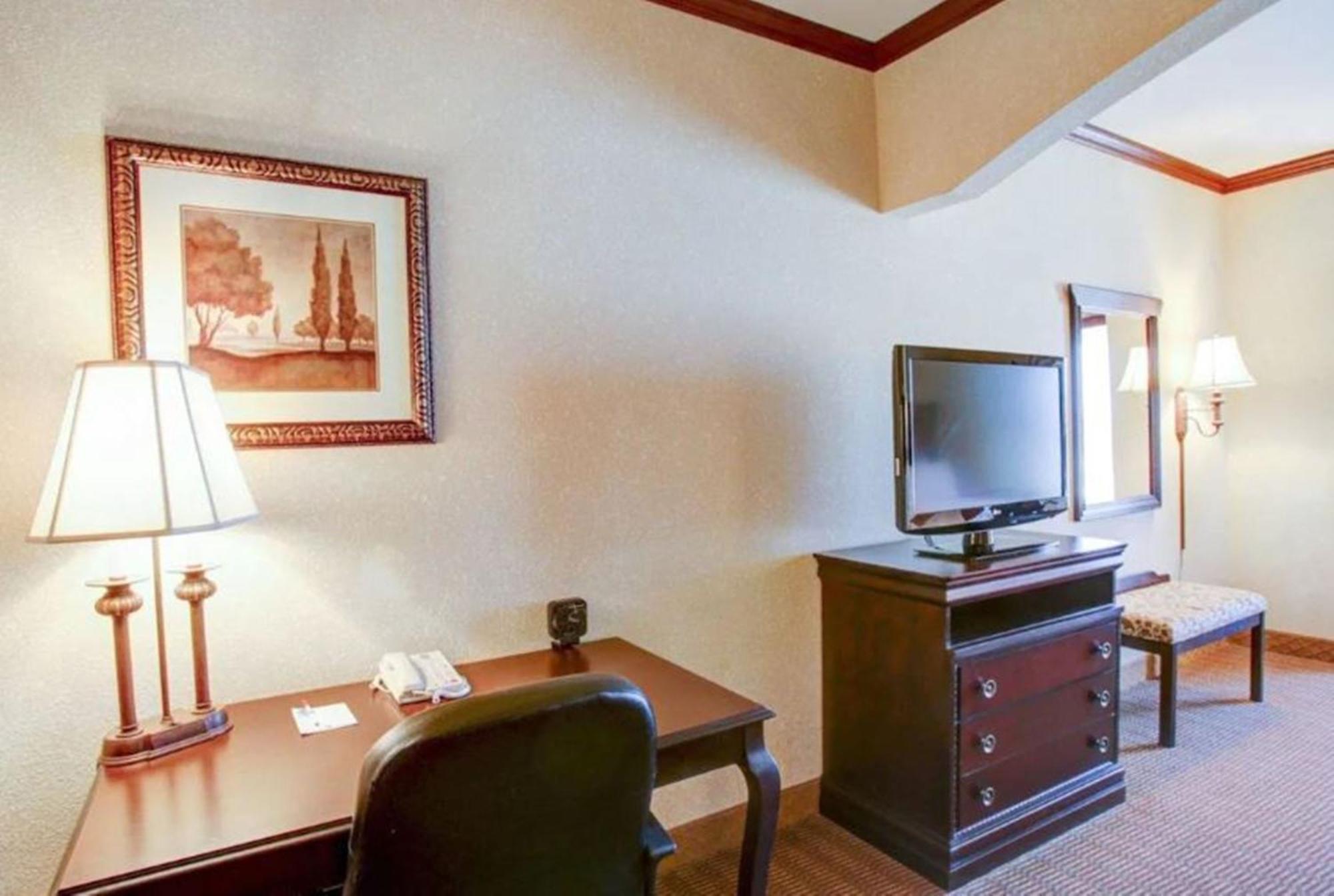 5 Business Hotels Near Blinn College for a Productive Stay