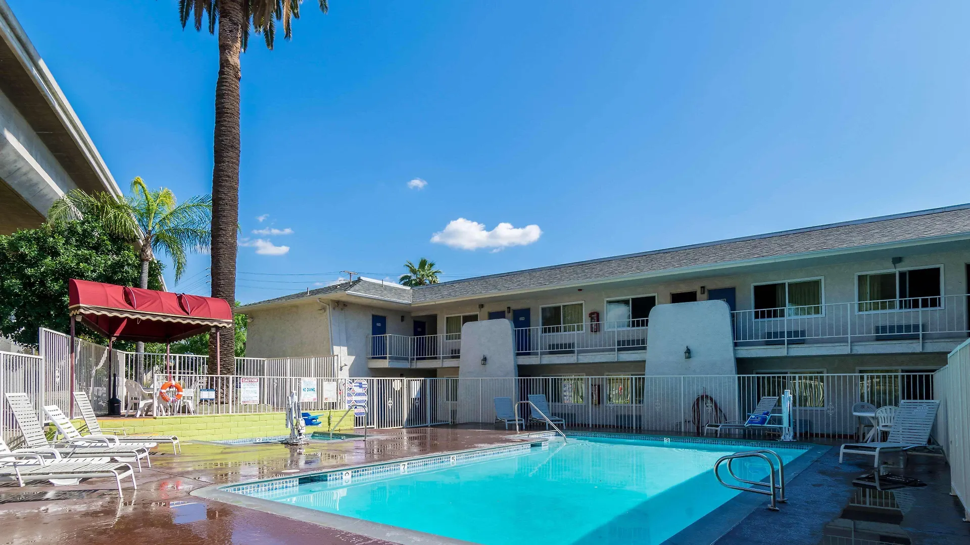4 Airport Hotels Near Redlands Recreation Div for Easy Access
