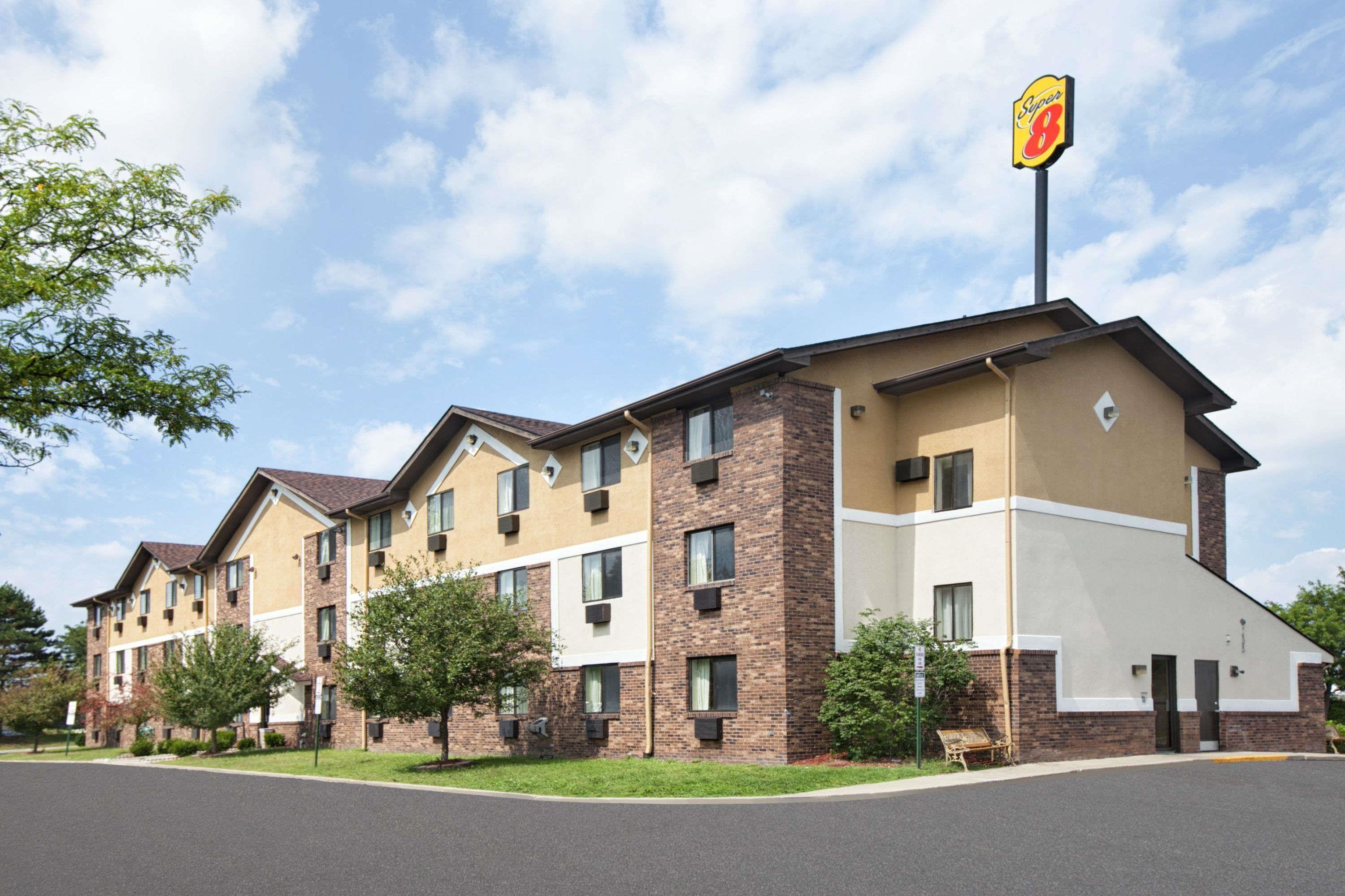 4 Golf Hotels Near Wayne Ford Civic League Rental That Deliver