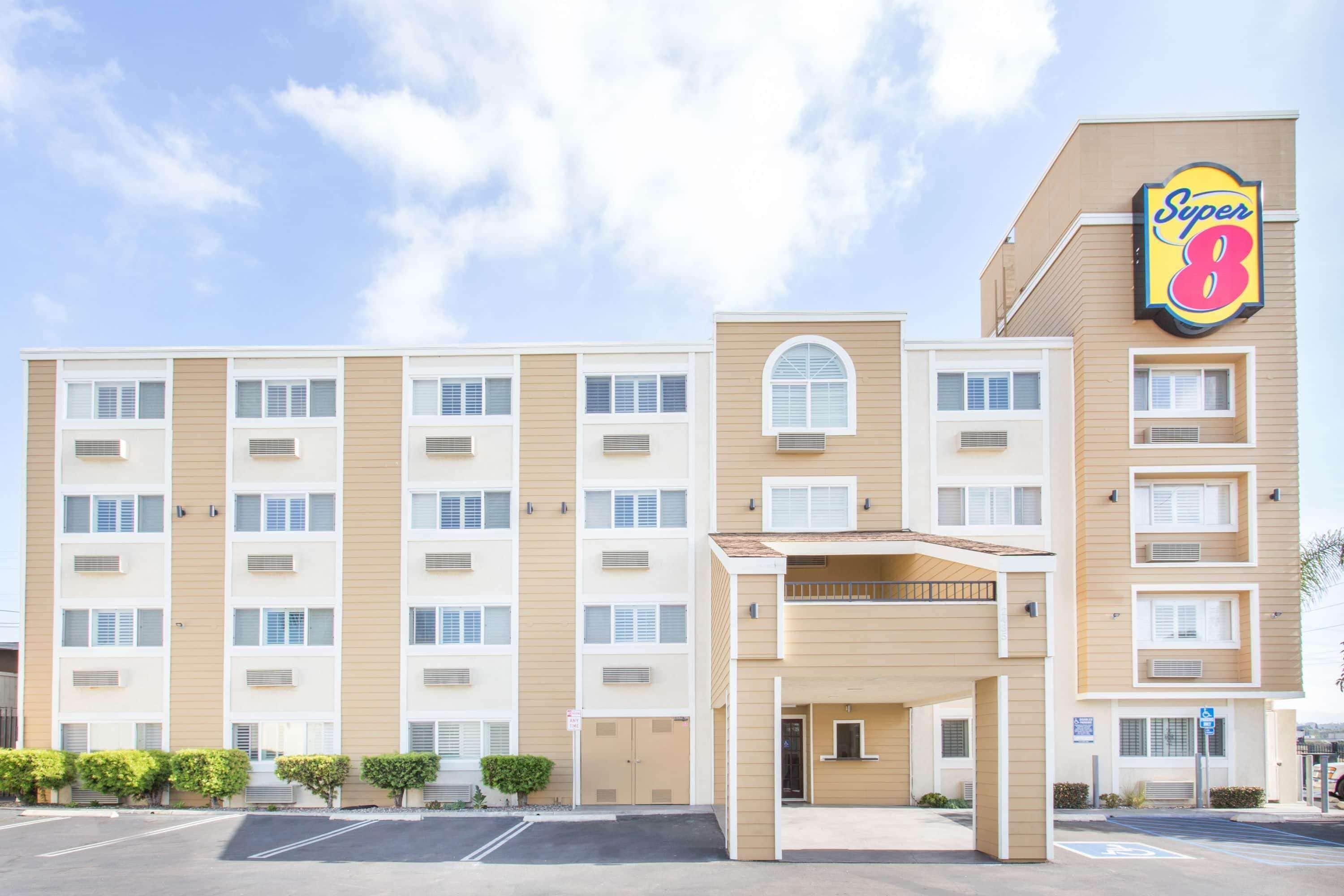 4 Budget 2-Star Hotels Near San Diego Convention Center