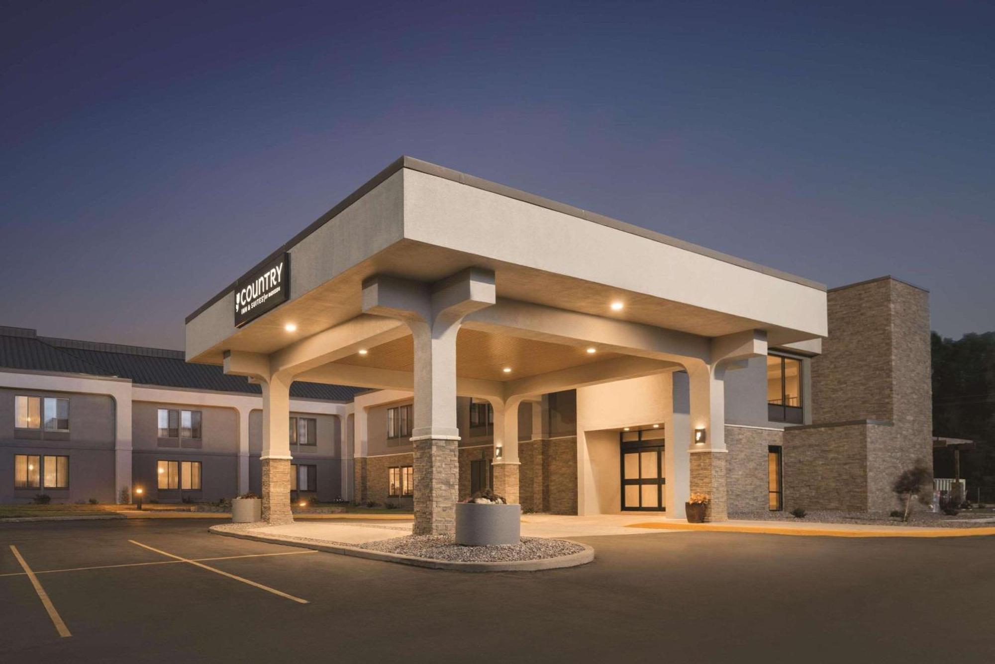 4 Budget Hotels Near Bridgeview Plaza La Crosse Worth Booking