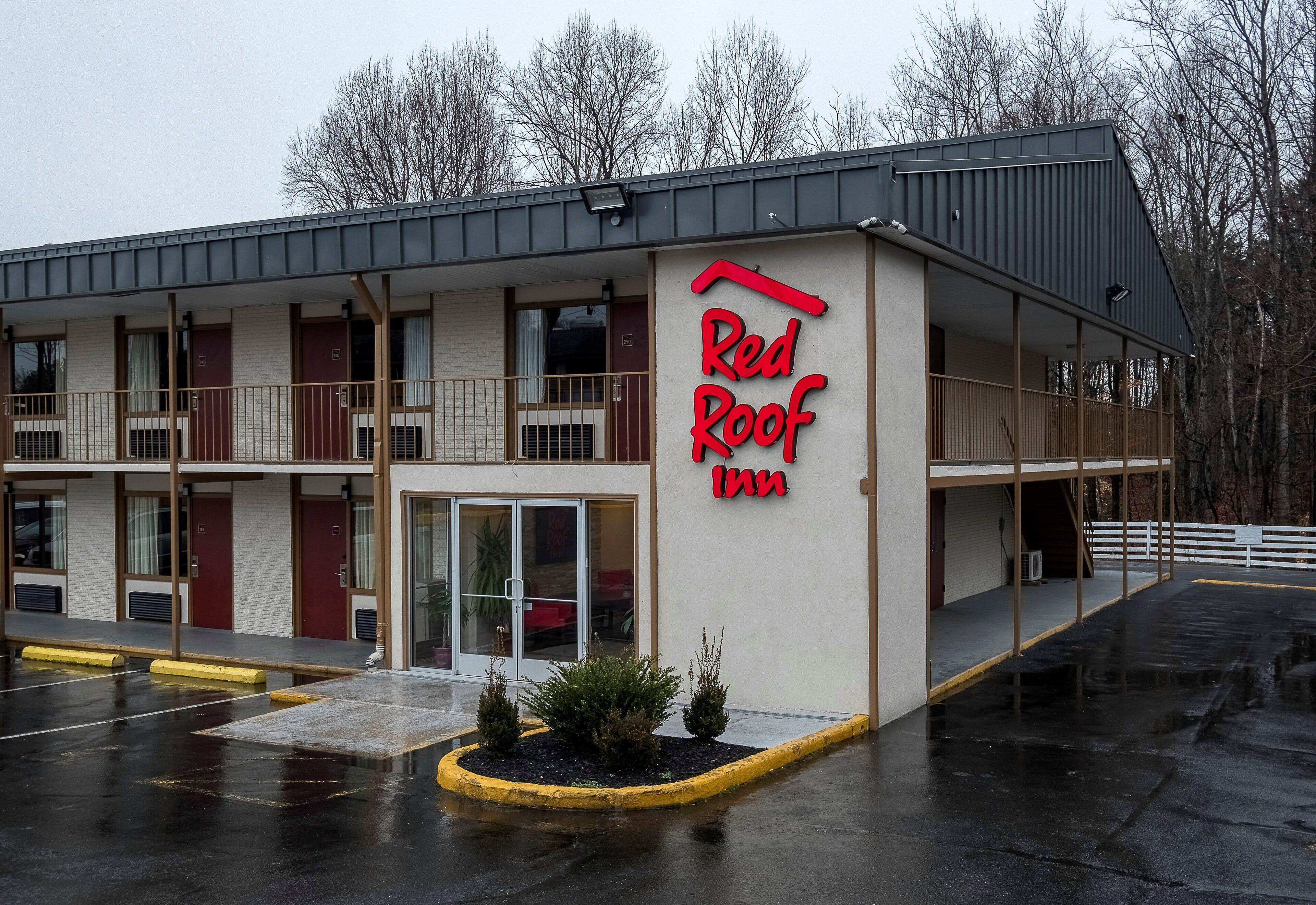 4 Affordable 2-Star Hotels Near Amaret Shopping Center