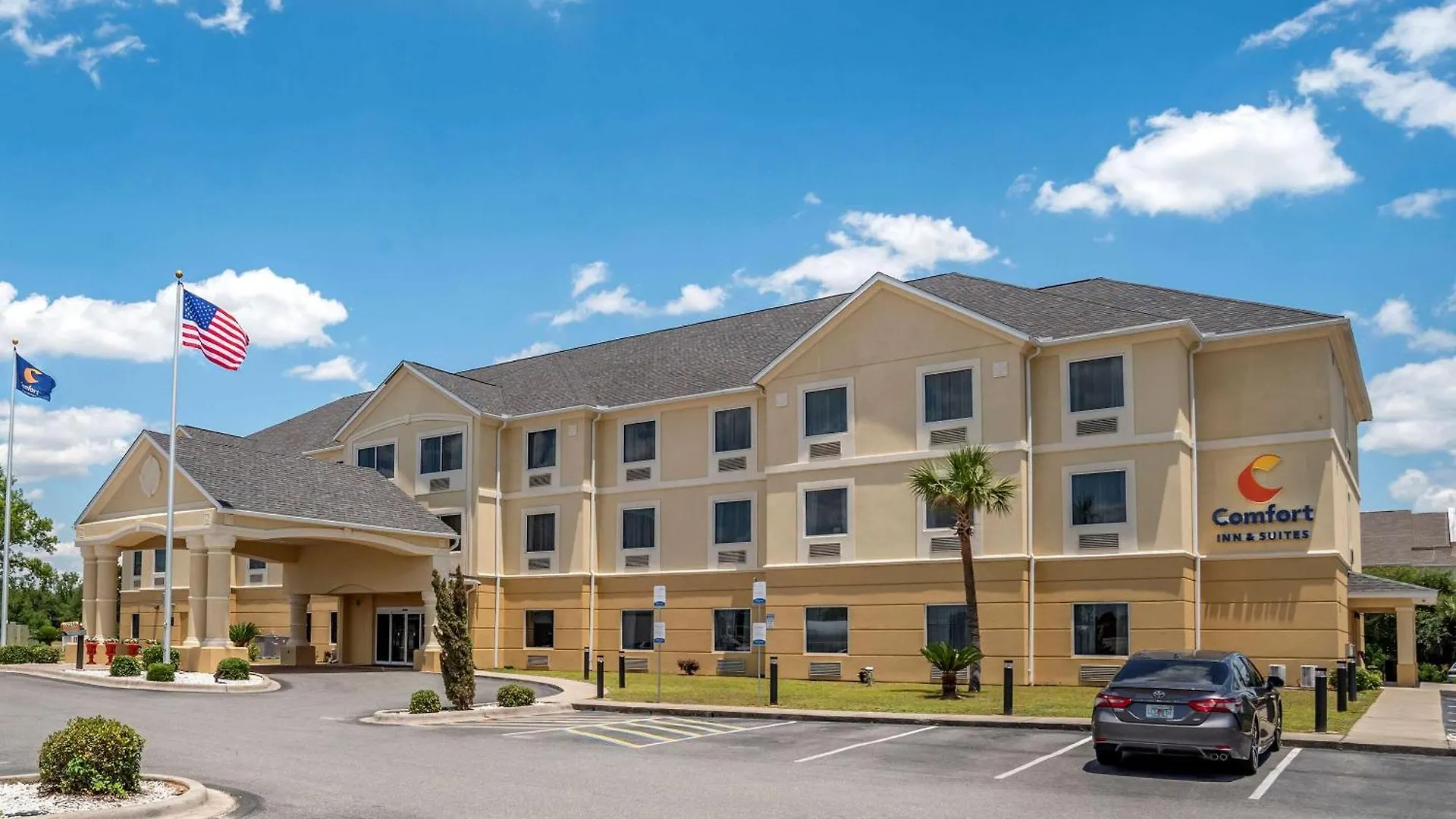 Staying in Florida: 7 Comfort Inn & Suites Hotels Compared