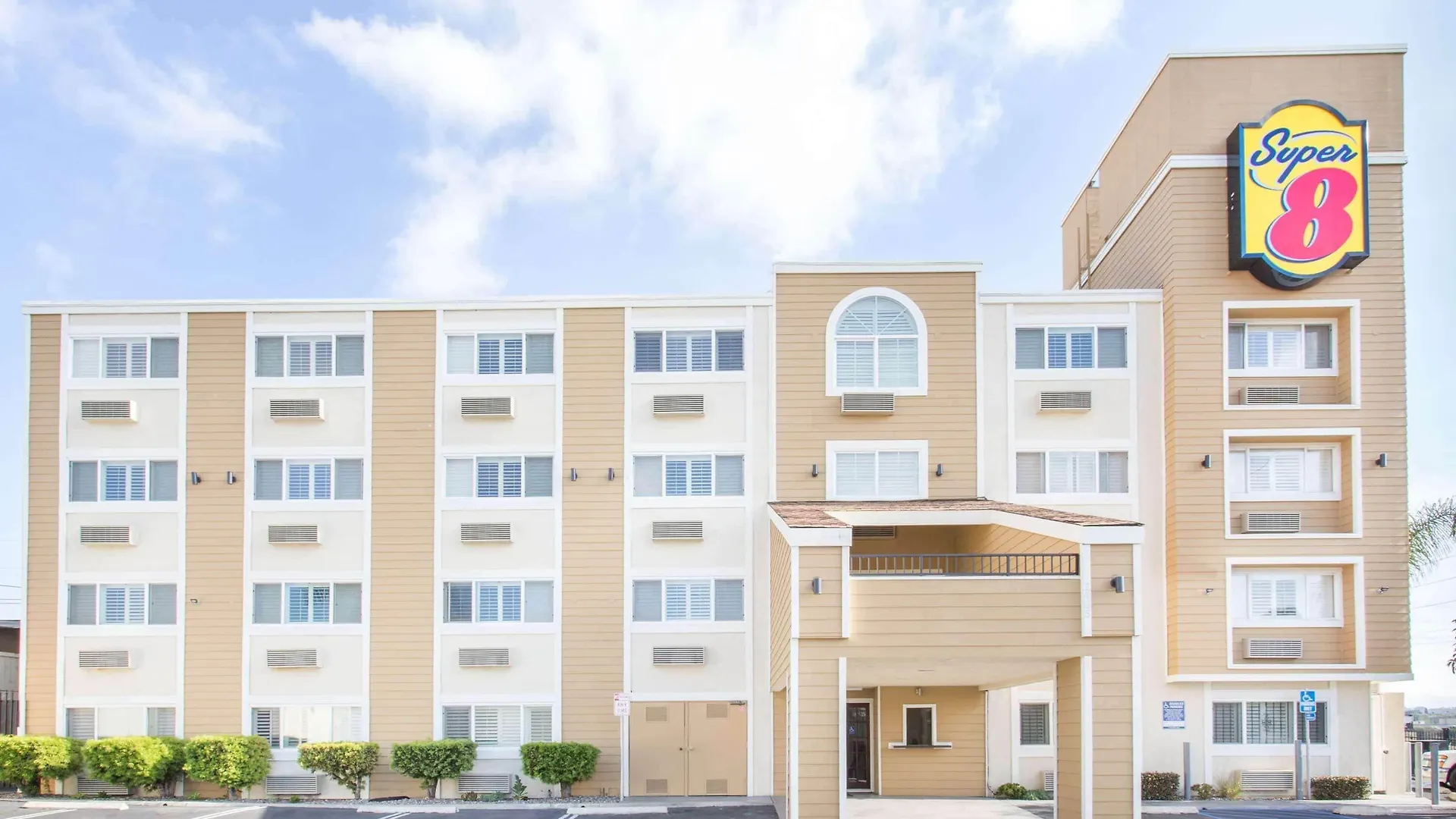 4 Budget 2-Star Hotels Near San Diego Convention Center