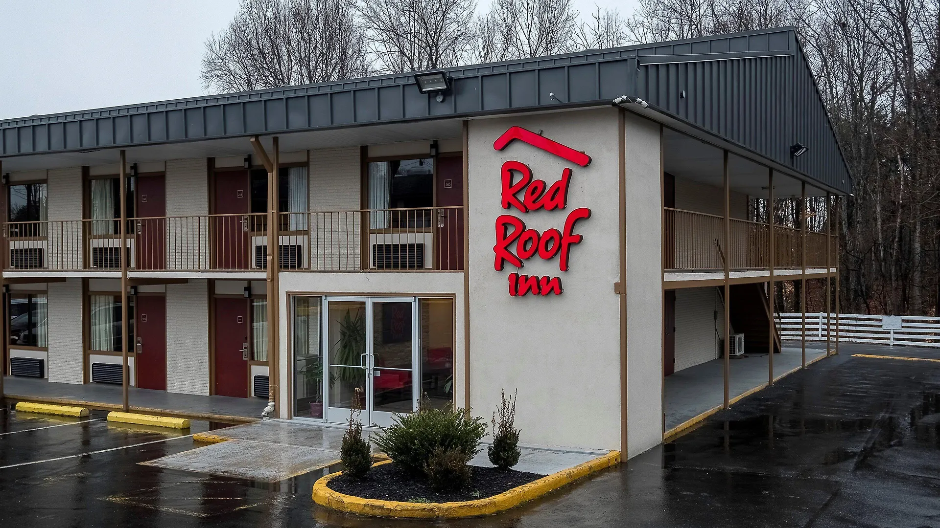 4 Affordable 2-Star Hotels Near Amaret Shopping Center