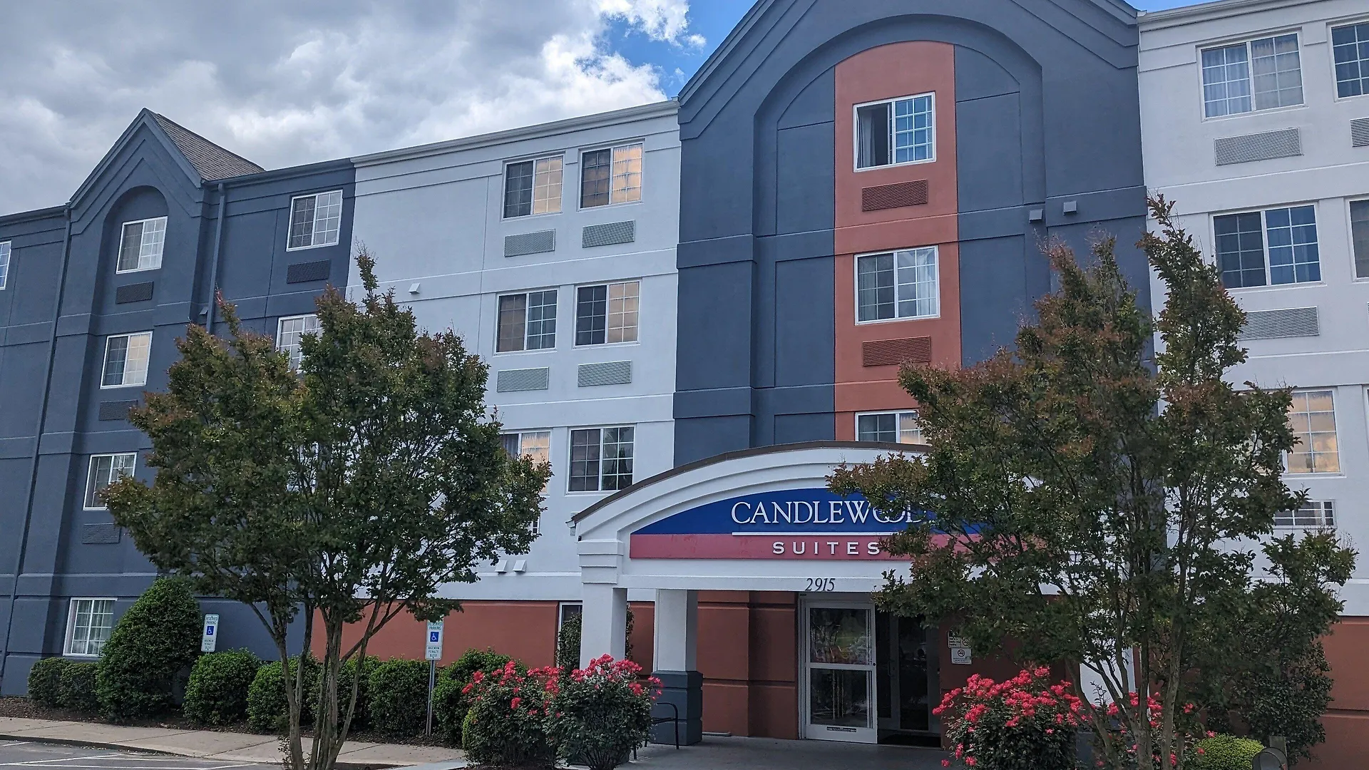 Staying Near Air Care of Wilson: 4 Couple Hotels Compared